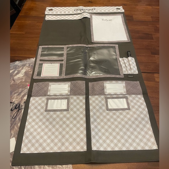 NEW IN PACKAGE! Wall Organizer - Picture 1 of 9